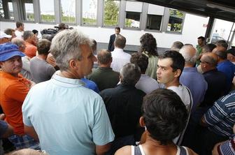 Delavci Konstruktorja zahtevali plačilo ali stečaj