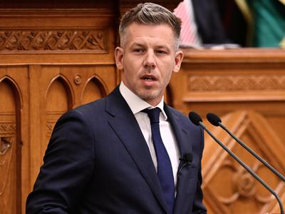 Peter Magyar po potrditvi za premierja obljubil, da bo služil Madžarski