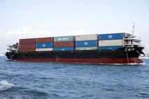 tovorna ladja, kontejnerji