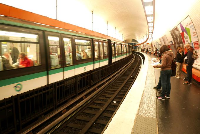 Podzemna železnica tudi v Parizu omogoča hitro potovanje po središču mesta, obenem pa Pariz povezuje tudi s predmestjem in letališči. | Foto: Gregor Pavšič