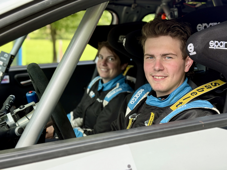 Mitja Velkavrh in Nina Gorenc Velkavrh (renault clio rally5) sta prva favorita Divizije 1. | Foto: Gregor Pavšič