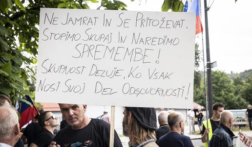 "Zahtevamo varno državo za vse" #foto #video