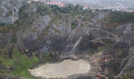 Na Hrvaškem šokirani: Modro jezero je nenadoma izginilo