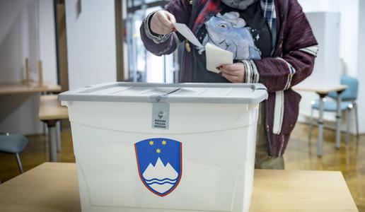 Presenečenje: prvi dan predčasnega glasovanja visoka volilna udeležba