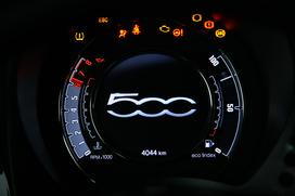 Fiat 500 1.2 8V lounge - šik mestni malček s posluhom za visoko modo