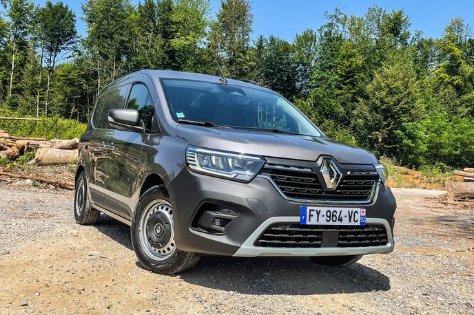 Renault kangoo van | To je novi kangoo van, ki bo na naše ceste zapeljal na začetku prihodnjega leta. Oblikovno drugačen in izjemno praktičen bo iskal kupce izključno v razredu lahkih gospodarskih vozil, saj potniške različice k nam ne bo. | Foto Gašper Pirman