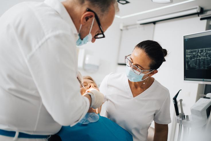 Specialistično-diagnostični pregled je prvi korak do individualno prilagojenega načrta zdravljenja, saj omogoča natančno oceno stanja in predstavitev vseh možnosti sodobne implantološke oskrbe. | Foto: ORTOIMPLANT DENTAL SPA