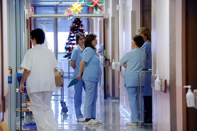 Medicinske sestre | Medicinske sestre kot tudi drugi zdravstveni delavci so pogosto vzgojeni, da je neke vrste trpljenje del njihovega poklica. | Foto STA