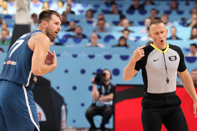 Luka Dončić | Luka Dončić je imel štiri osebne napake že na začetku drugega polčasa. | Foto Guliverimage