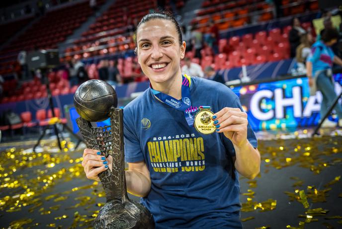 Teja Oblak v solzah: To je težko opisati