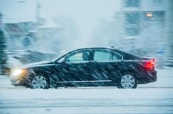 Kako dobro znamo Slovenci voziti, ko nas na cesti "preseneti" sneg?
