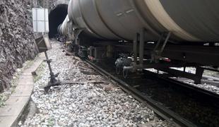 Arso: onesnaženje vode ni bilo zaznano, po nesreči vlaka izteklo devet tisoč litrov kerozina