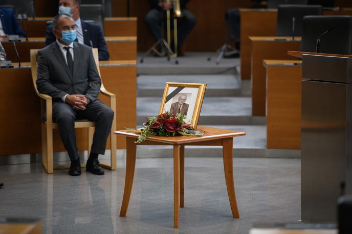 Feri Horvat, žalna seja | Poslanci so se poklonili nedavno preminulemu dolgoletnemu poslancu in nekdanjemu predsedniku državnega zbora Francu Feriju Horvatu. | Foto STA