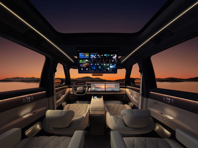 Trije zasloni in 12 metrov luči: to je Volkswagnov digitalni spektakel po kitajsko