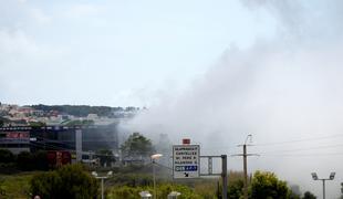 Požar v bližini Barcelone povzročil strupen oblak klora #foto #video