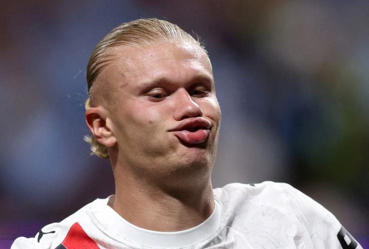 V polno je z bele točke zadel tudi norveški zvezdnik Erling Haaland. | Foto: Reuters