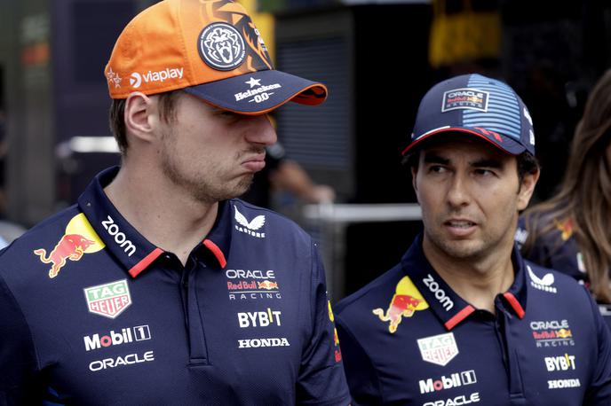 Max Verstappen Sergio Perez | Zaradi slabih rezultatov Sergia Pereza Red Bull na zadnjih štirih dirkah ni osvojil največ točk. | Foto Reuters