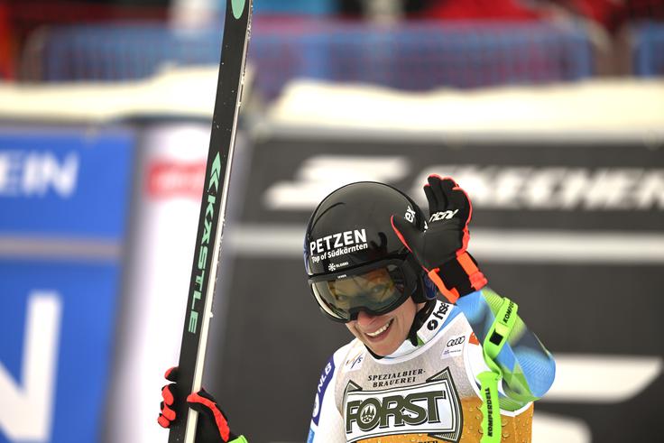 "Ko smuča brez napak, je lahko povsem zraven," o kvaliteti Ilke Štuhec pravi njen trener Denis Šteharnik. | Foto: Reuters