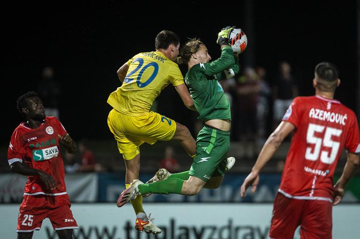 To bo 17. dvoboj med Aluminijem in Domžalami v Kidričevem. Statistika je zaveznica gostov, ki so se veselili že kar 11 zmag, Aluminij pa je na drugi strani zmagal le dvakrat. | Foto: Jure Banfi