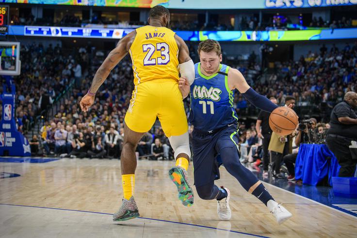 Mladi slovenski zvezdnik Dallas Mavericks se je v najboljši peterki znašel prvič. LeBron James je v njej že 16., kar je rekord. | Foto: Reuters