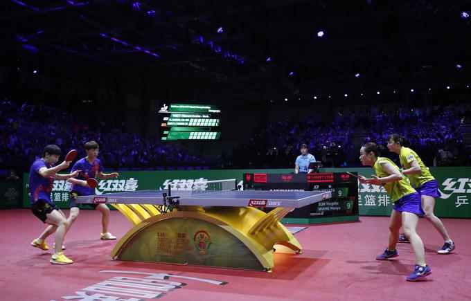 Sun Yingsha in Wang Manyu sta v finalu ženskih dvojic ugnali Japonki Hino Hayara in Mimo Ito. | Foto: Reuters