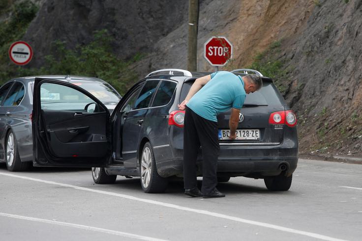 Iz srbskega urada, pristojnega za Kosovo, pa so sporočili, da je Priština pristala na vse, kar je zavračala v zadnjih dneh, poroča srbska tiskovna agencija Tanjug. "Poved v izjavi EU, da morajo biti izpolnjeni vsi pretekli dogovori, doseženi v okviru dialoga, je velik uspeh za Srbijo," so zapisali. | Foto: Reuters