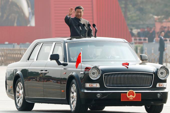 Retro videz, močan motor in prestižna potniška kabina. To je novo predsedniško vozilo kitajskega voditelja. | Foto: Reuters
