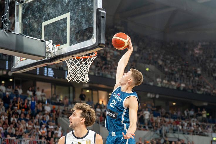 Luka Ščuka je tekmo odprl z zabijanjem. | Foto: Guliverimage