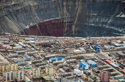 Rusija bo v Ukrajini izkopala ogromno luknjo. Je bil to del načrta?