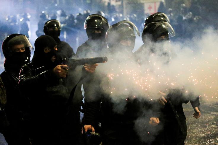 Gruzija bo septembra zaostrila migracijsko zakonodajo in otežila vstop v državo, zato je mogoče, da Rusija pred tem pospešuje deportacije, je dejala Belkina. | Foto: Reuters