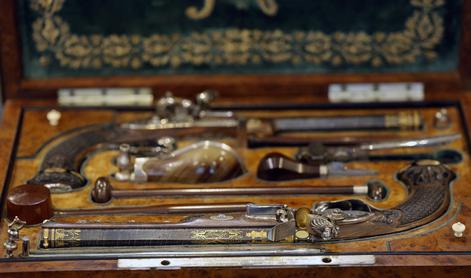 Napoleonovi pištoli, s katerima je želel narediti samomor, prodali za vrtoglavo ceno