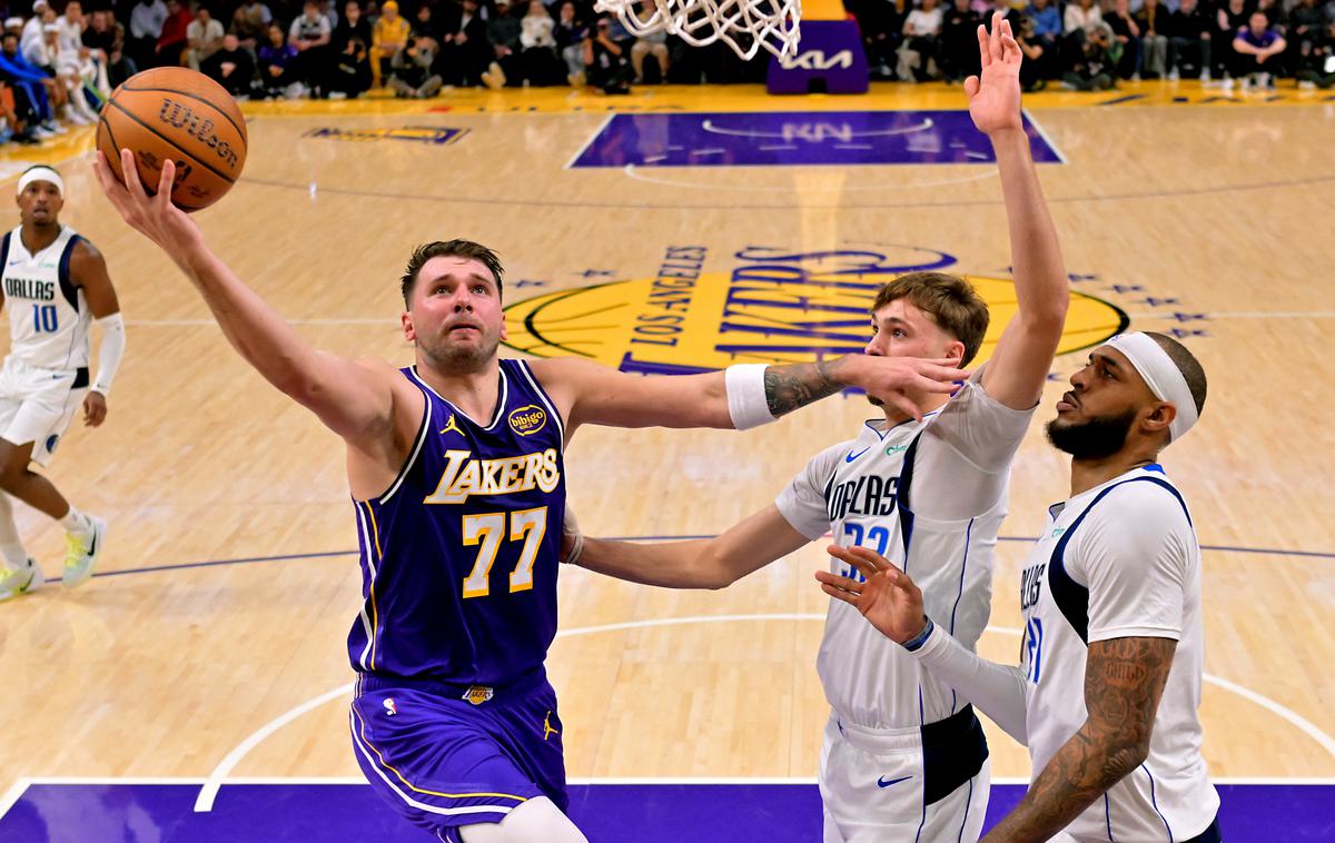 Los Angeles Lakers : Dallas Mavericks, Luka Dončić | Luka Dončić je z Lakersi ugnal Dallas Mavericks. | Foto Reuters