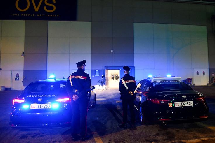 Smrt uslužbenca je potrdilo tudi podjetje Carrefour in izreklo sožalje družinam vseh žrtev, poroča francoska tiskovna agencija AFP. | Foto: Reuters