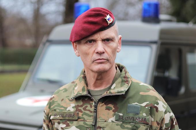 Načelnik Generalštaba Slovenske Vojske Robert Glavaš je opozoril tudi na pomen sprejetja predloga novele zakona o obrambi, ki naj bi izboljšala položaj vojakov po 45. letu, ko jim v skladu z dosedanjo zakonodajo preneha vojaška dolžnost. | Foto: STA ,