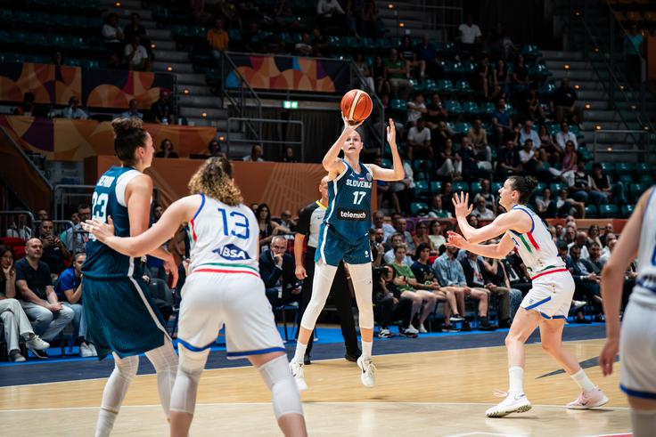 Ajša Sivka je dosegla 16 točk. | Foto: FIBA