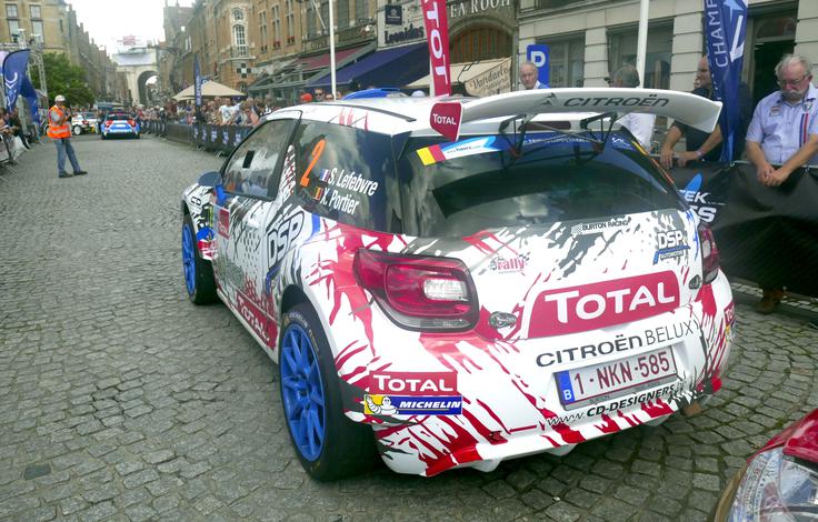 Dirkalni citroën DS3 R5 francoskega voznika Stephana Lefebra. Pred leti se je kalil v evropskem prvenstvu, zdaj je že Citroënov tovarniški dirkač. | Foto: 