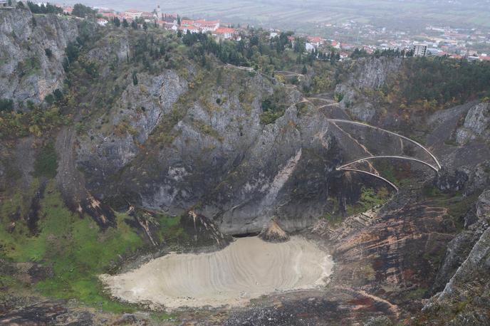 Modro jezero | V tem času je Modro jezero lahko globoko tudi do sto metrov. | Foto Pixsell/Ivo Cagalj