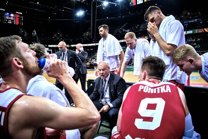 Mike Taylor je skušal najti način, kako zaustaviti Slovence, vendar ni imel pravega protiorožja. | Foto: Hendrik Osula/FIBA