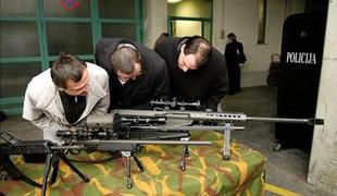 V Sloveniji več kot 38.000 posameznikov poseduje strelno orožje