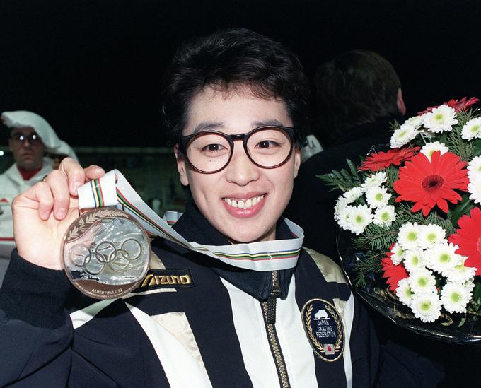 Na zimskih olimpijskih igrah leta 1992 v Albertvillu je tako pozirala z zlato medaljo. | Foto: Reuters