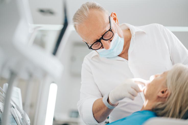 Specialistično-diagnostični pregled je prvi korak do individualno prilagojenega načrta zdravljenja, saj omogoča natančno oceno stanja in predstavitev vseh možnosti sodobne implantološke oskrbe.  | Foto: ORTOIMPLANT DENTAL SPA