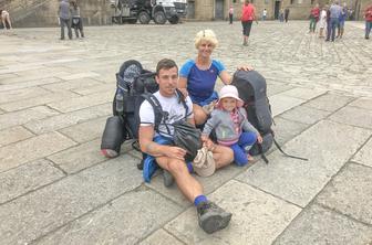 Slovenska družina, ki je s triletnico v nahrbtniku prehodila 800 kilometrov El Camina #intervju
