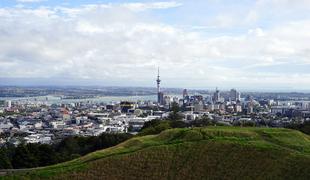 Nova Zelandija tujcem prepovedala nakupe stanovanjskih nepremičnin