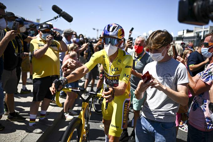 Rumeno majico danes brani Wout van Aert, ki je na prvih treh etapah letošnje dirke prišel do treh drugih mest. Danes je eden glavnih favoritov za zmago. | Foto: Reuters