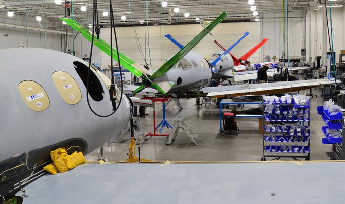Kljub težkim gospodarskim razmeram so v desetletju prejeli več kot 600 prednaročil za dva milijona dolarjev vredno zasebno letalo, letos pa želijo izdelati 80 letal.  | Foto: Cirrus Airplanes