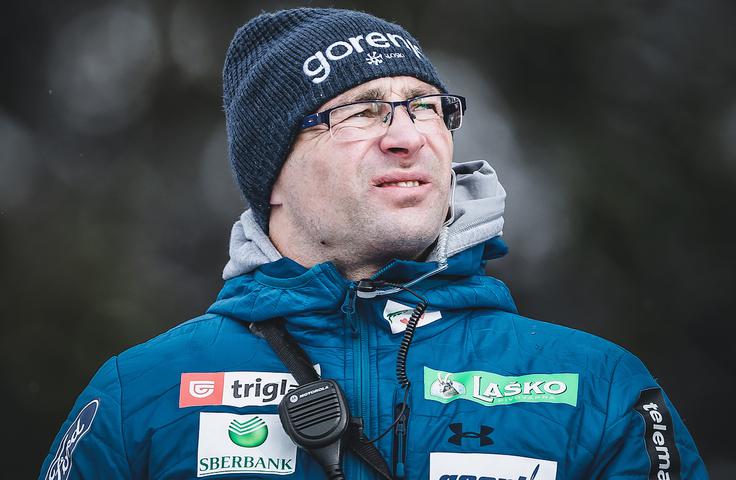 "Resda nam je malo zmanjkalo, ampak na koncu, glede na formo, ki so jo fantje pokazali, je treba vedeti, da so kolajne osvojili tisti, ki so bili najboljši vso sezono. To nam še manjka," pravi trener skakalcev Gorazd Bertoncelj. | Foto: Sportida