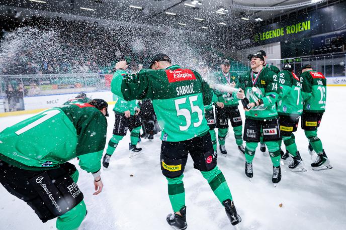 HK Olimpija državni prvak | Olimpija je s sobotno zmago nad Jesenicami na najhitrejši mogoč način ubranila naslov slovenskega prvaka. | Foto Aleš Fevžer