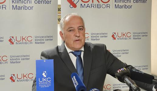 To je mož, ki je na čelu UKC Maribor zamenjal Flisa