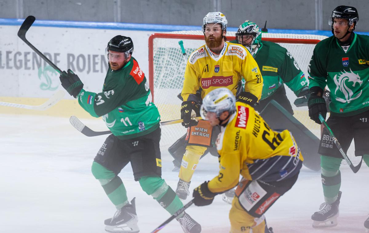 HK Olimpija Ljubljana - Vienna Capitals | Vienna Capitals so sezono odprli s hudim porazom proti Olimpiji, zdaj že iščejo novega glavnega trenerja. | Foto Aleš Fevžer