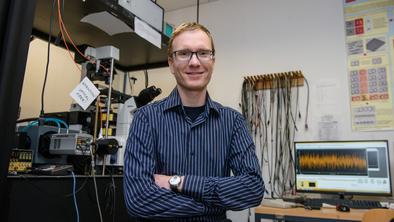 Slovenski raziskovalec Matjaž Humar z IJS bo naredil užitne laserje